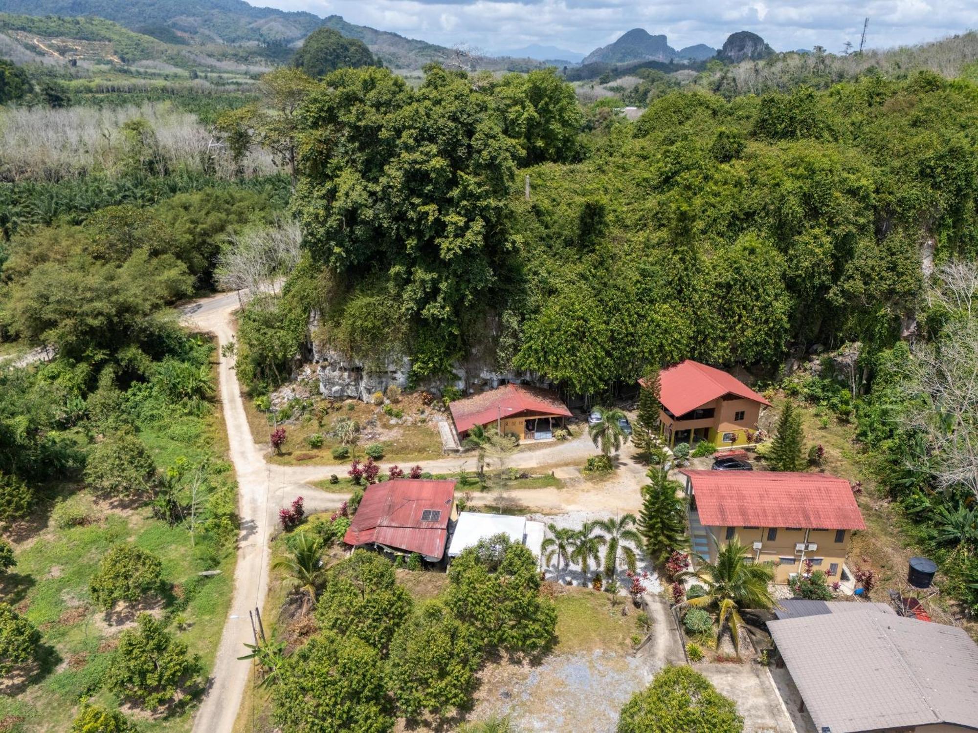 Country House Pulai Holiday Village グア・ムサン エクステリア 写真